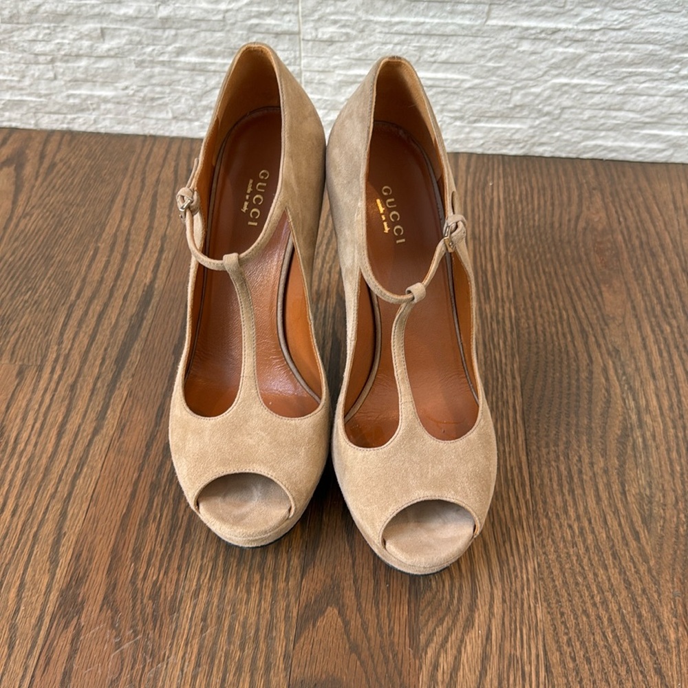 Gucci T-Strap Peep Toe Stilettos - Size 38 - Excellent Condition